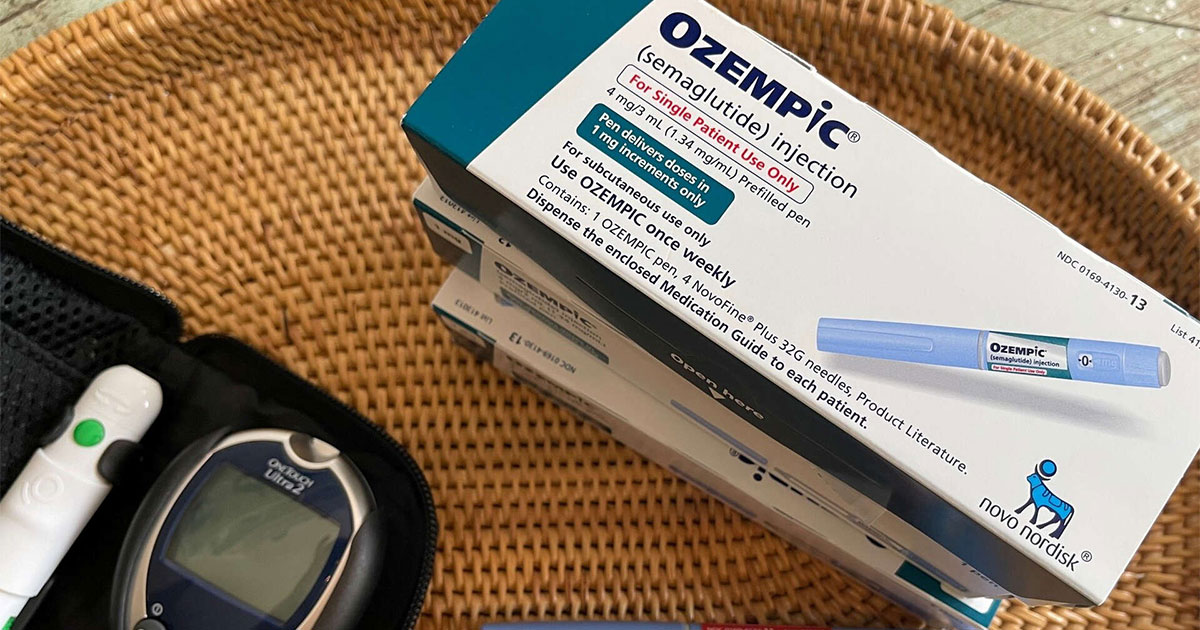 Ozempic rendelés – dobozok, injekciós toll és vércukorszint mérő egy képen